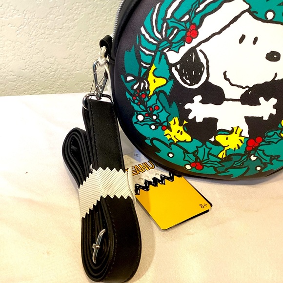 Peanuts Snoopy Holiday Wreath Loungefly Crossbody Bag - Picture 3 of 4